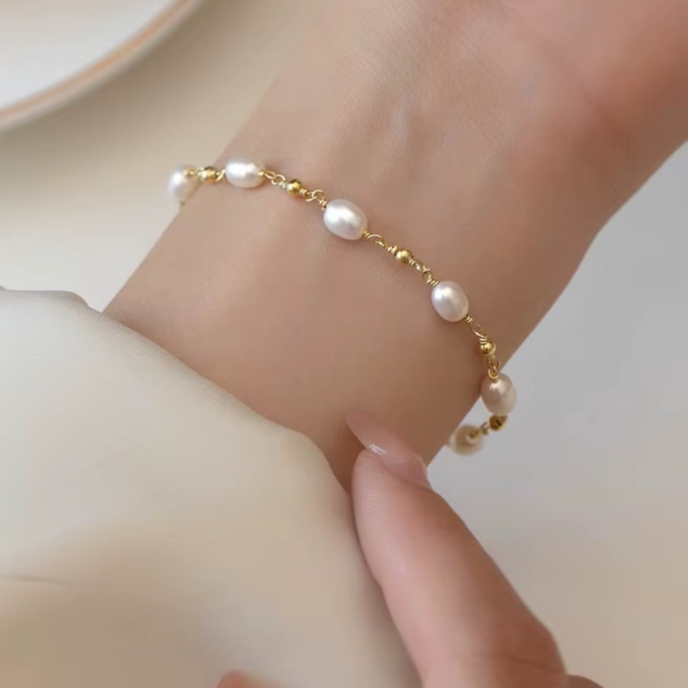 Elegant Freshwater Pearl Gold Chain Bracelet - Picture 6 of 8